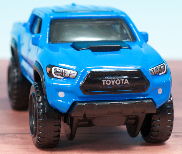 Amazon.com: Hot Wheels 20 Toyota Tacoma, Blue, HW Dirt 4/10