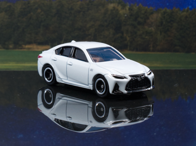 Lexus IS 350 F SPORT ミニカー Amazon | トミカ No.100 レクサス IS 350 F SPORT 箱 *初回特別カラー