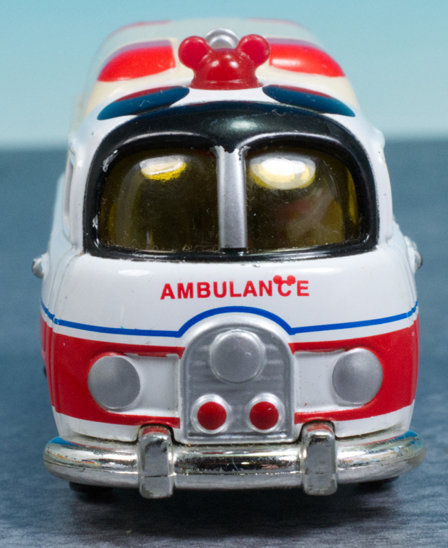 トミカ　タカラトミー ディズニーモータース ワームン ミッキーマウスなど ミッキーモチーフ救急車！トミカ ディズニーモータース