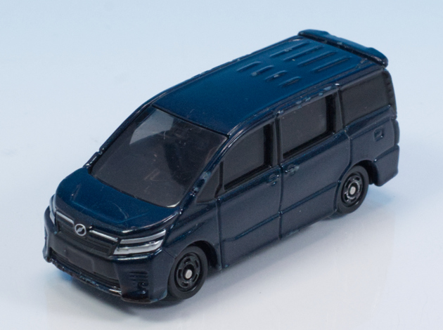 レビュー トミカ No.115 トヨタ ヴォクシー（3代目） : ミニカー沼