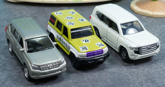 トミカ　ランドクルーザー300 白　TONINDO MODEL CAR ランクル A high-end miniature car has appeared before this month's