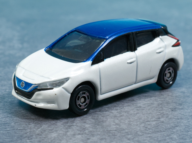 日産リーフ トミカ