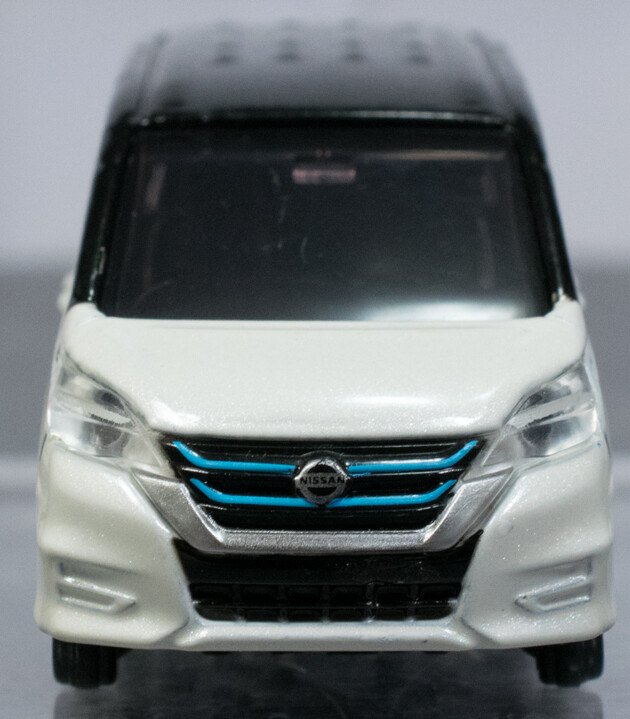 レビュー トミカ No.52 日産 セレナ e-POWER : ミニカー沼