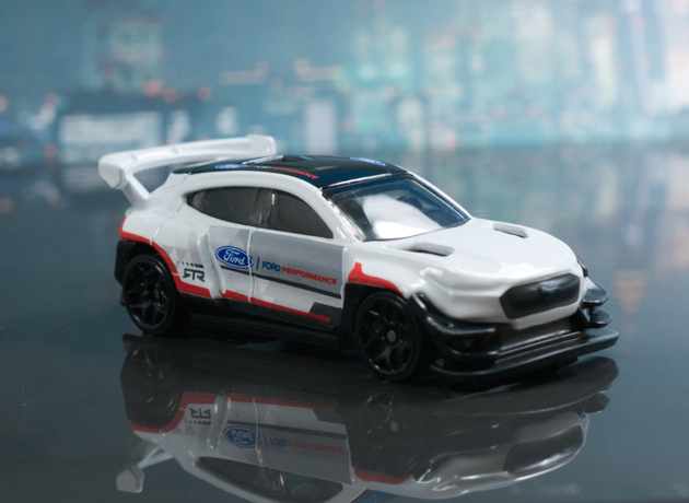 レビュー ホットウィール フォード マスタング マッハE 1400 : ミニカー沼