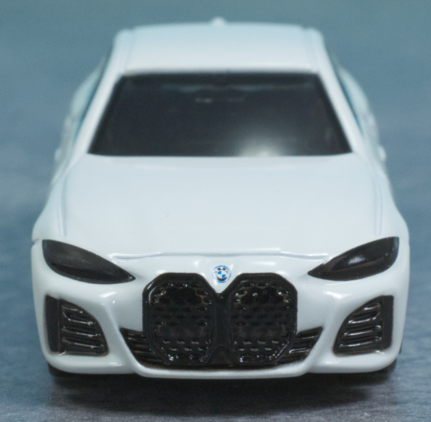 レビュー トミカ No.36 BMW i4 : ミニカー沼