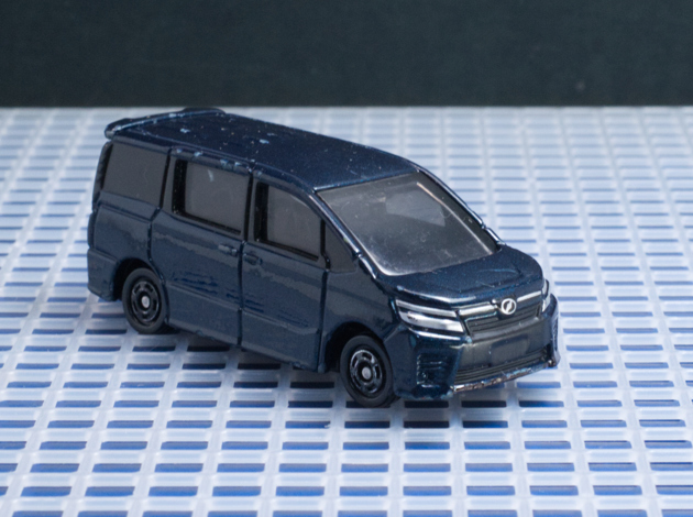 レビュー トミカ No.115 トヨタ ヴォクシー（3代目） : ミニカー沼