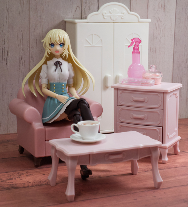 レビュー 100均セリア 姫テーブル、姫チェスト、シェルソファ
