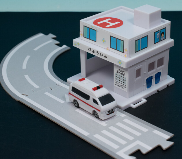 レビュー トミカくみたてタウン6 病院＋日産 NV350 キャラバン救急車