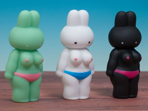 頓知気さきな コンプライアンスうさぎ ソフビ