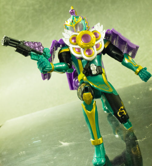 レビュー バンダイ 仮面ライダー鎧武 AC03 仮面ライダー龍玄 ブドウ