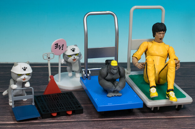 レビュー 100均セリア 1 12スケール 教室の机と椅子 ミニチュア台車 ふぃぎゅる