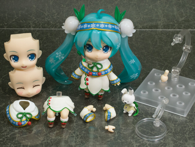 【ねんどろいど】2015年雪ミク Snow Bell Ver. Amazon.co.jp: ねんどろいど キャラクター・ボーカル・シリーズ