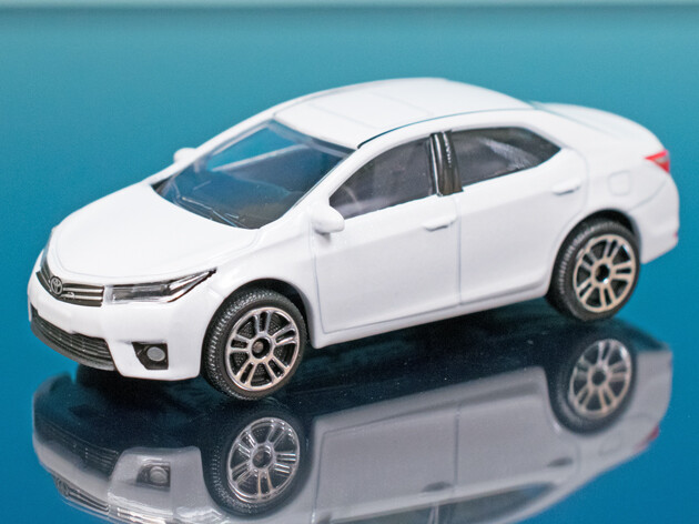 トヨタ カローラアルティス レッド ミニカー 1/32スケール 電池