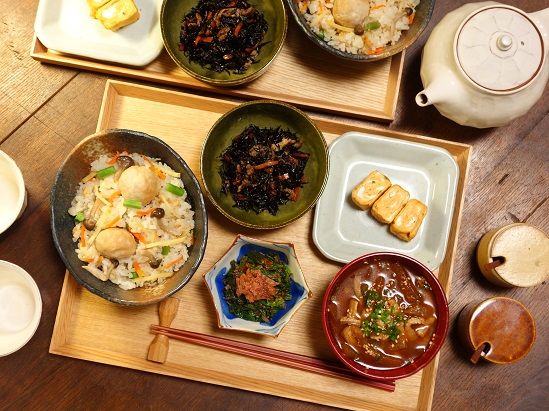 W効果で体ぽかぽか ジンジャーチキンボールがゴロゴロ きのこと野菜もた っぷり 彩りバランス生姜ごはん Recipe No 1557 Japanese のんびり毎日 日々の暮らしの食卓 いただきますのレシピ 時々 編み物
