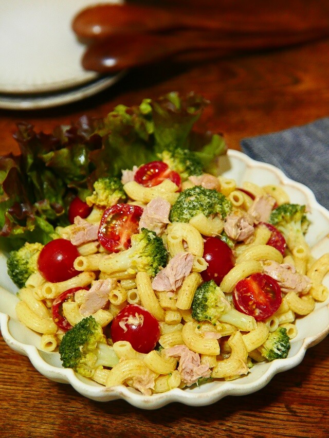 たっぷりのマカロニと彩り野菜で食べ応え抜群★ミニトマトとブロッコリーとツナのスパイシーなマカロニサラダ【スパイスアンバサダー2023】【レシピ ...