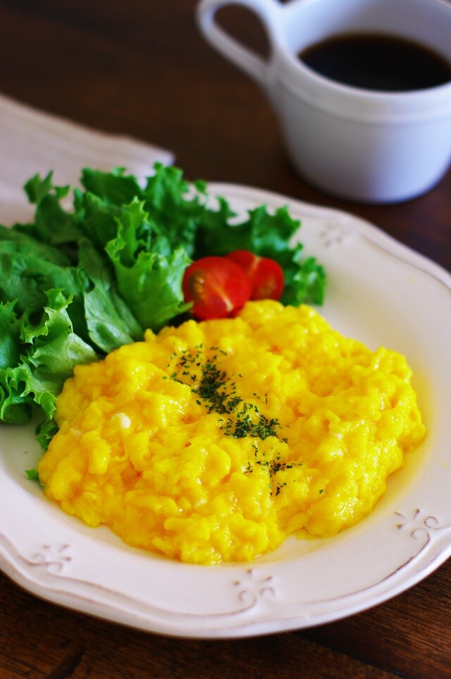 濃厚 チーズ入りスクランブルエッグ スパイスアンバサダー レシピ748 のんびり毎日 日々の暮らしの食卓 いただきますのレシピ 時々 編み物