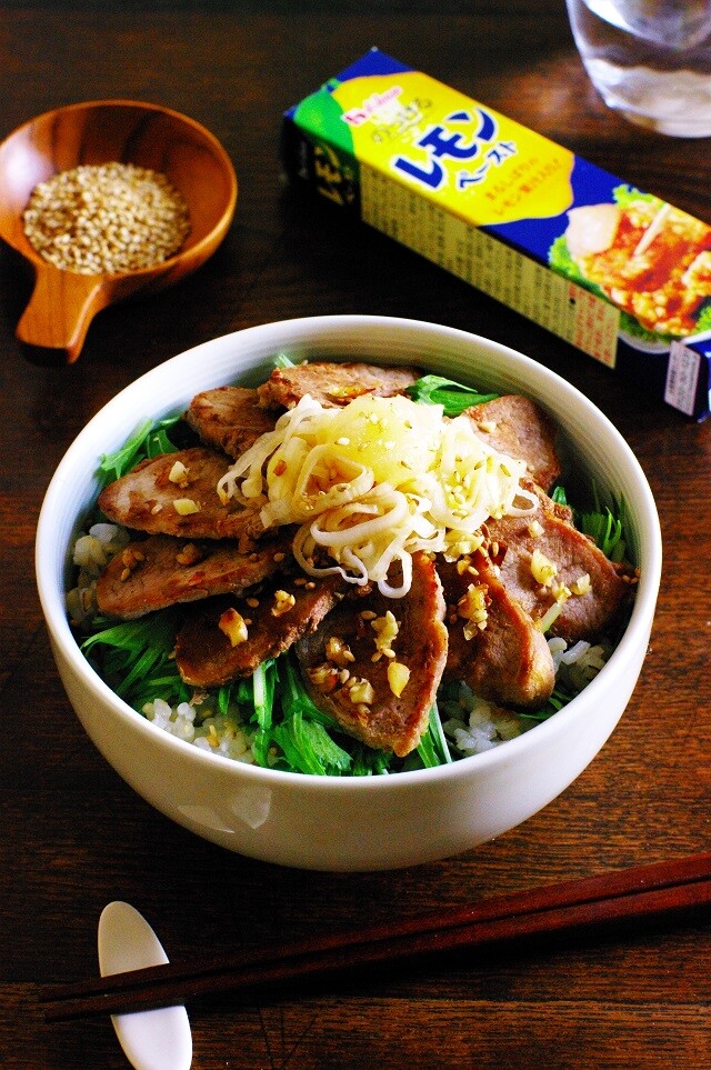 あとのせレモンペーストdeねぎと水菜たっぷり豚ヒレ丼 レシピ1993 スパイス大使 のんびり毎日 日々の暮らしの食卓 いただきますのレシピ 時々 編み物