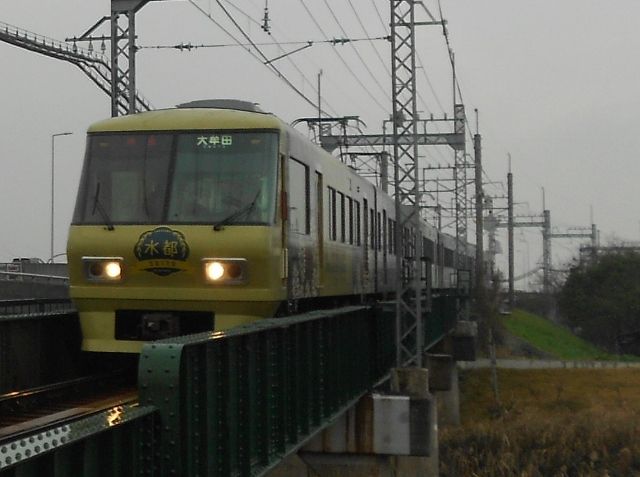 京成本線で撮る京急の特別塗装車 16 04 08 千葉県トイレ局 京成本線で撮る京急の特別塗装車 16 04 08 千葉県トイレ局