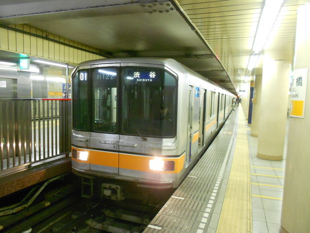 銀座線ドア上案内表示版 鉄道部品 銀座線01系の路線図式車内案内表示器 - YouTube