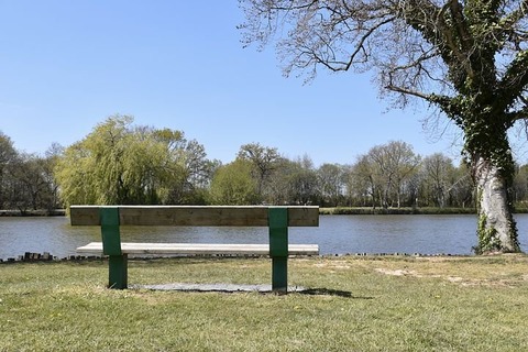 bench-7114432__480