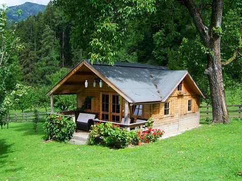 small-wooden-house-906912__480