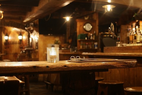 bar-3407484_1280