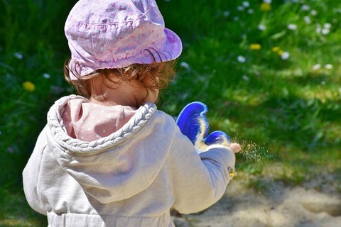 child-3355623__480