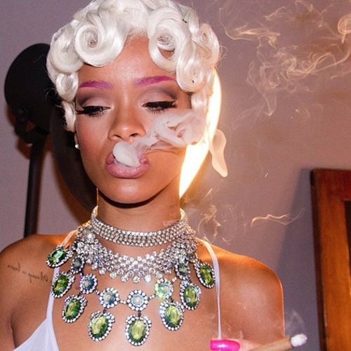 画像 動画あり リアーナ新曲ｐｖ デニムｔバックでエロかっこいいいいい 大阪 出張ヘアメイク 出張撮影 ノダベルスタジオ アルバイト求人ブログ