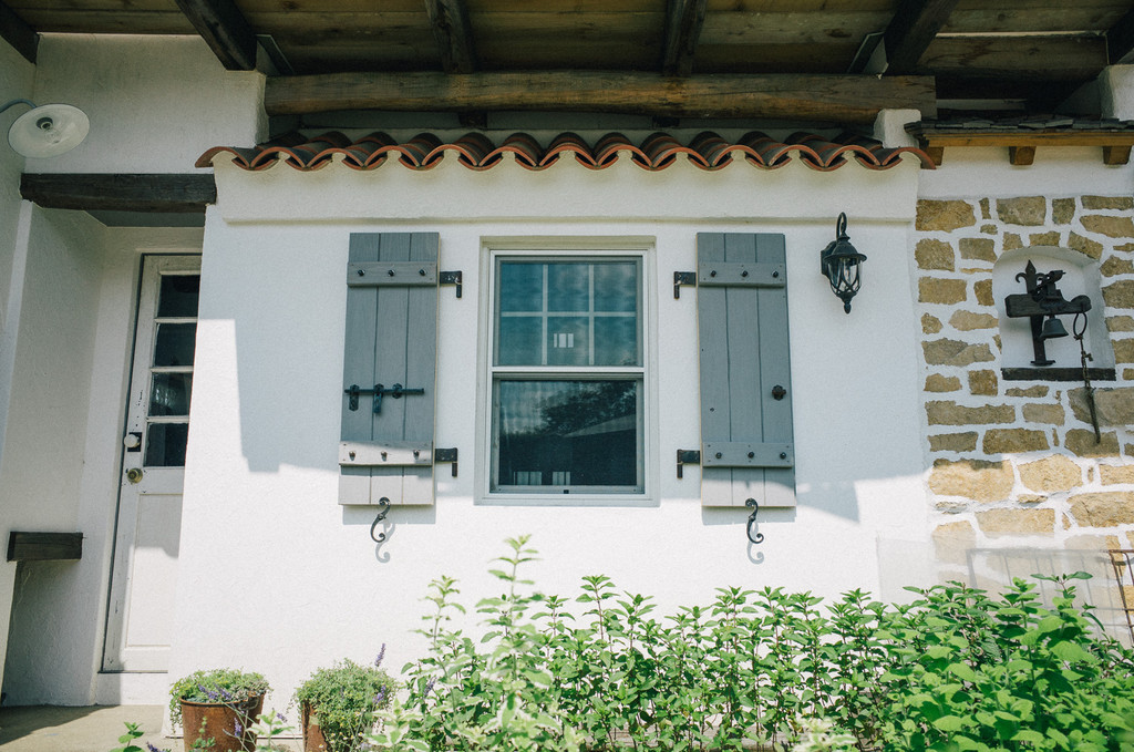 鎧戸 ヴォレ に閂錠を取り付け 旧 茨城の片隅でフランス生活