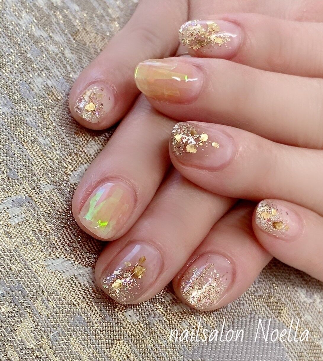透け感ゴールドネイル 大和郡山市ネイルサロンnoella