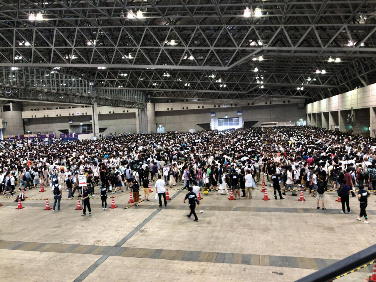 乃木坂46 エグいwww 本日の 全握 幕張メッセ 待機列 会場の様子がこちらwwwww 乃木坂46まとめたいよ 乃木坂46 エグいwww 本日の 全握 幕張メッセ 待機列 会場の様子がこちらwwwww 乃木坂46まとめたいよ