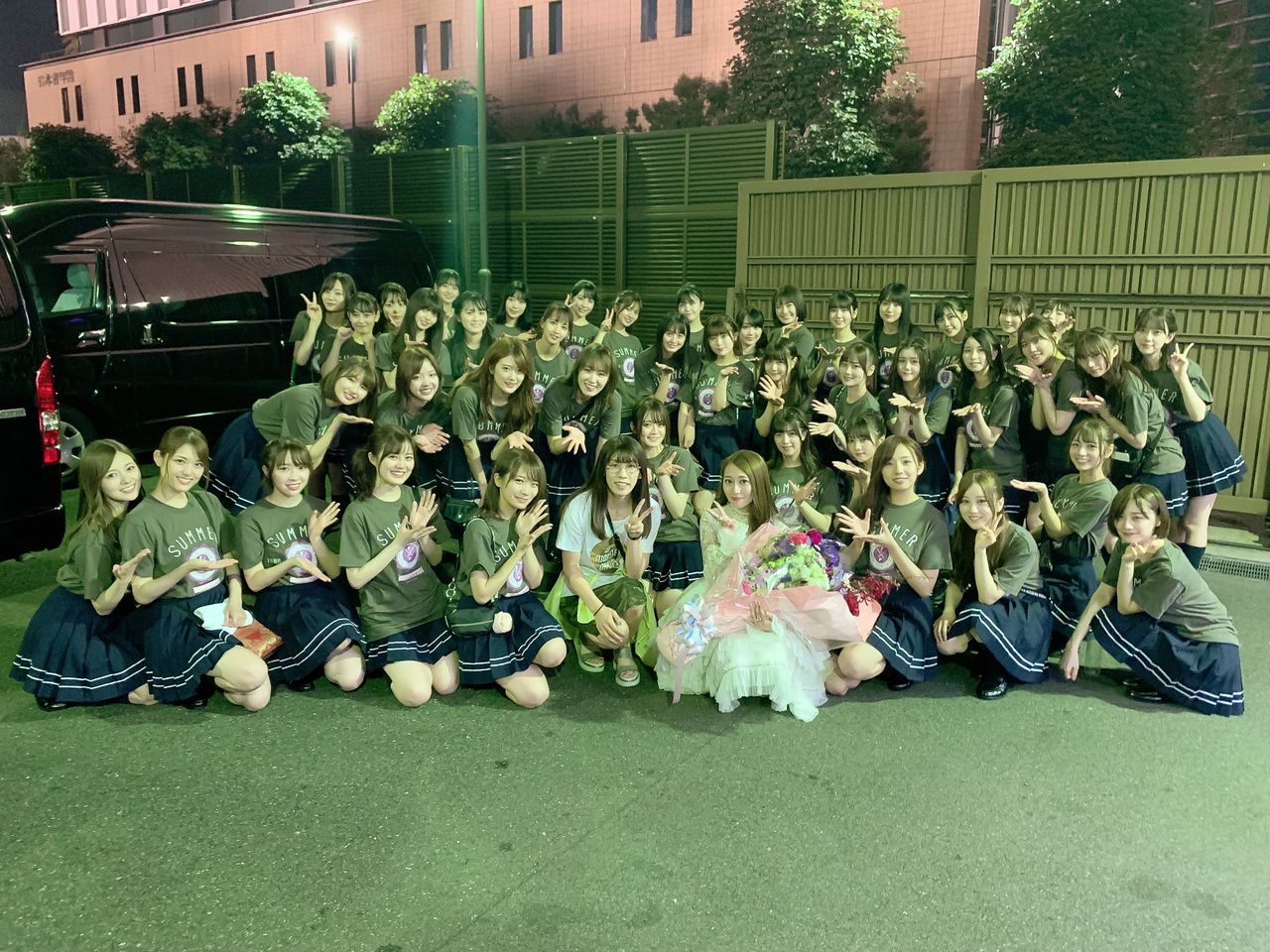 乃木坂46 真夏の全国ツアー19 神宮ライブ終了後の集合写真が公開 吉田沙保里 秋元真夏の2ショットも 乃木坂46まとめたいよ 乃木坂46 真夏の全国ツアー19 神宮ライブ終了後の集合写真が公開 吉田沙保里 秋元真夏の2ショットも 乃木坂46まとめたいよ