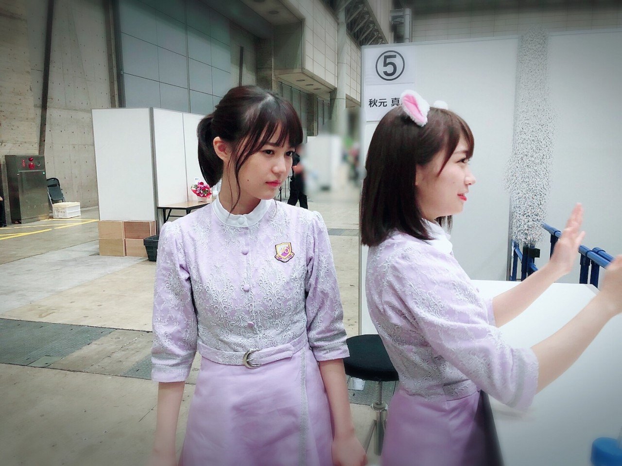 発見w 秋元真夏が のぎおび での 猫耳 を握手会で装着していた画像がこちらwwww 乃木坂46 乃木坂46まとめたいよ 発見w 秋元真夏が のぎおび での 猫耳 を握手会で装着していた画像がこちらwwww 乃木坂46 乃木坂46まとめたいよ