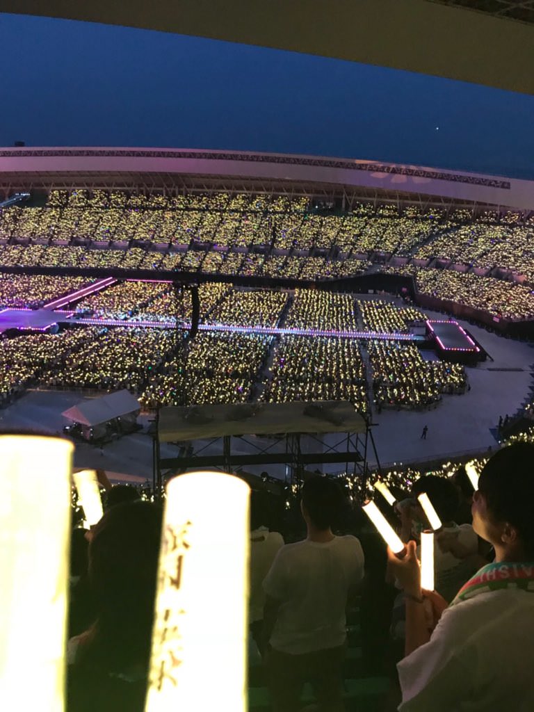 生田絵梨花の登場で一面黄色に染まる ヤンマースタジアム長居 がこちら 乃木坂46 乃木坂46まとめたいよ 生田絵梨花の登場で一面黄色に染まる ヤンマースタジアム長居 がこちら 乃木坂46 乃木坂46まとめたいよ