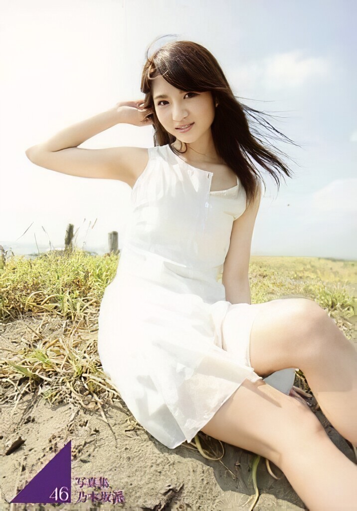 若月佑美 生写真 座り