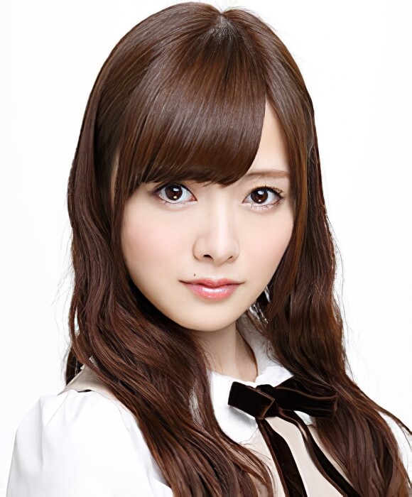 2013年乃木坂46プロフィール_白石麻衣_3-edit