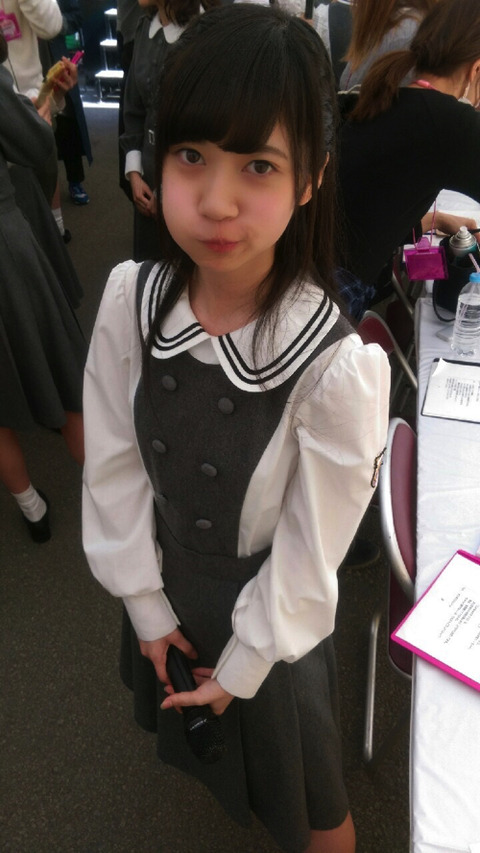 fujiq backstage3-thumb-500x889-9633