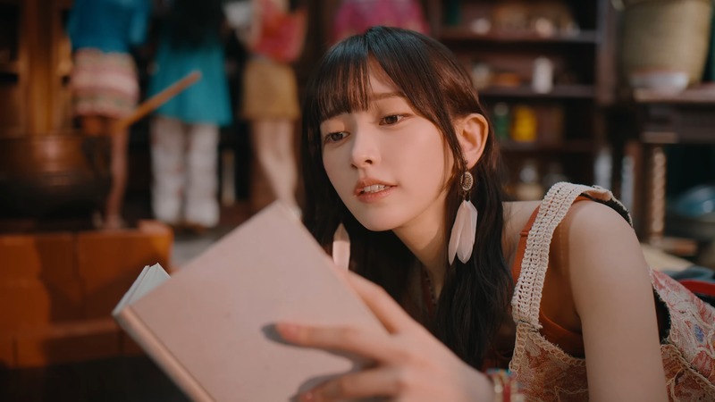 videoplayback (4).webm_snapshot_01.14_[2025.11.09_21.16.19]