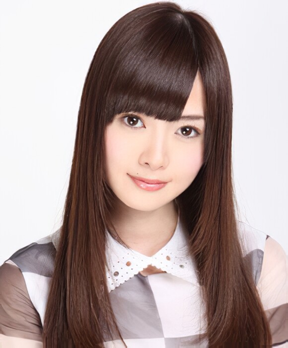 2012年乃木坂46プロフィール_白石麻衣_2-edit