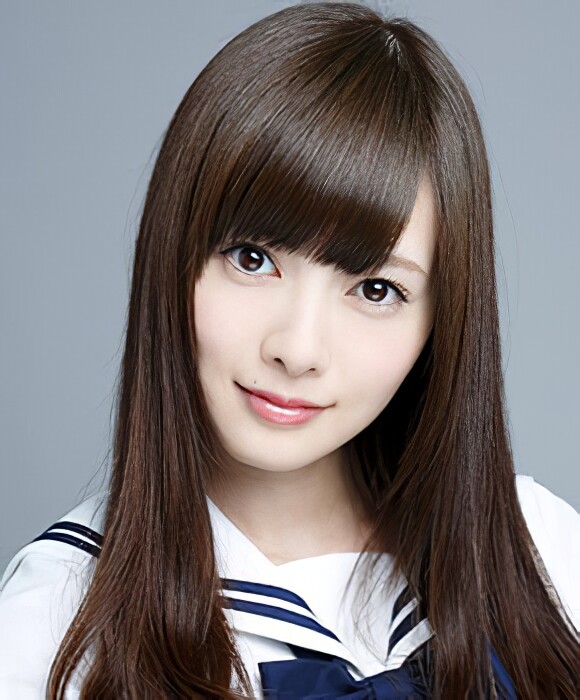 2013年乃木坂46プロフィール_白石麻衣_2-edit
