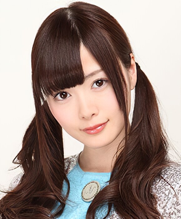 2012年乃木坂46プロフィール_白石麻衣_3-edit