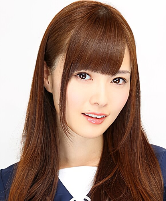 2013年乃木坂46プロフィール_白石麻衣-edit