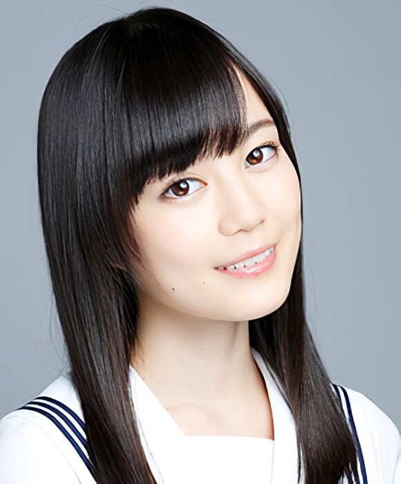 2013年乃木坂46プロフィール_生田絵梨花_2-edit