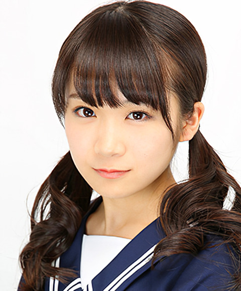 2013年乃木坂46プロフィール_秋元真夏-edit