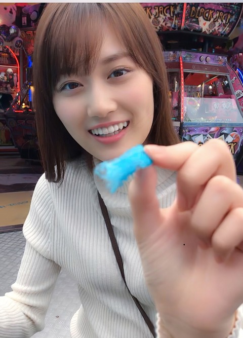 EKDHiLTXUAAonEk-edit