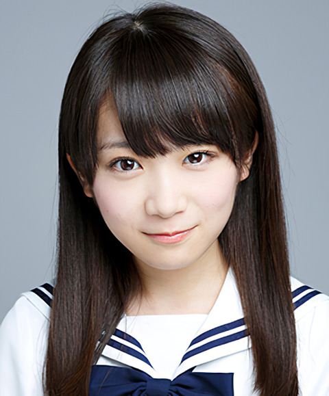 2013年乃木坂46プロフィール_秋元真夏_2-edit