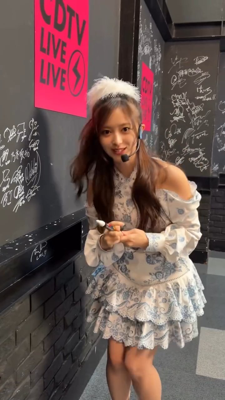 cdtv instagram 20251117.mp4_snapshot_03.15_[2025.11.18_17.36.16]