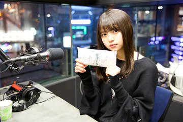 DP_voEuU8AAexL-