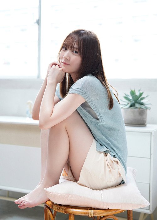 【乃木坂46】田村真佑、全力で甘えるグラビア登場!!「愛くるしい彼女感」コメント