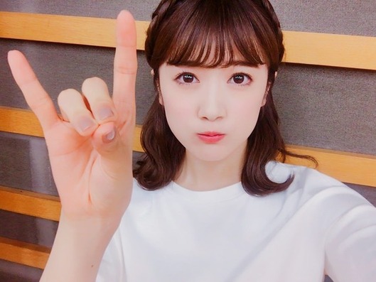 乃木坂46 ひなちまの きつねポーズ は何の意味なんだろう 乃木坂46まとめ W 愛